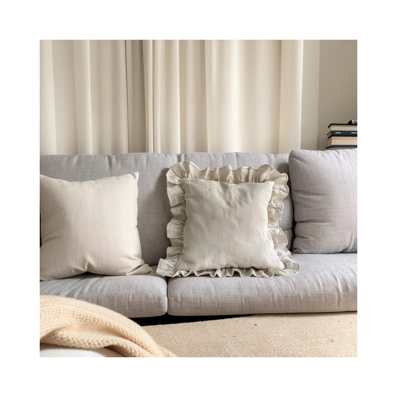Coussin beige à volants