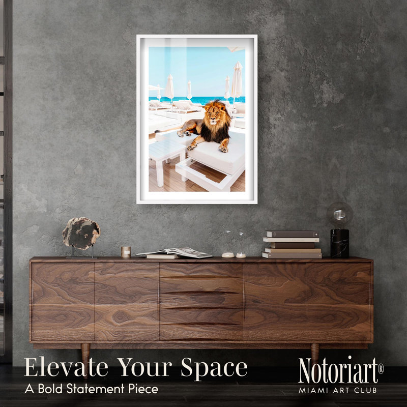 Coastal King Shadowbox Print par Notoriart, H 37 po x l 25 po, Blanc