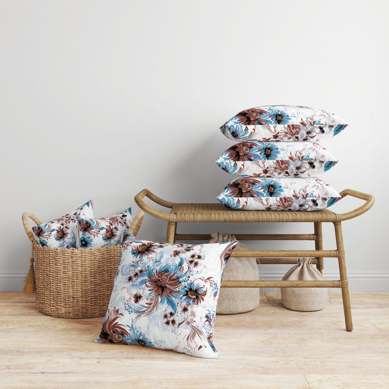 Coussin décoratif intérieur / extérieur à motif floral Delightful Wildflowers, H 20 po x l 20 po, Bleu / brun / floral blanc