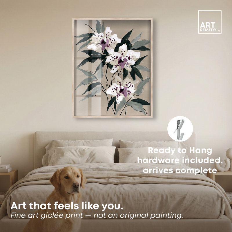 Art floral pourpre, "Orchidées mauves I", H 36 po x l 30 po, Cadre en chêne naturel