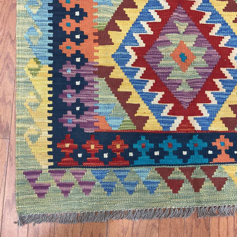 Tapis unique bleu / rouge / jaune 3 pi 7 po x 4 pi 10 po Jethero