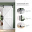 Porte de grange en lambris de bois manufacturé avec ensemble d'installation-88893445