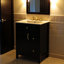 Meuble-lavabo de 24 po avec lavabo en céramique, 1 porte à fermeture en douceur, 2 tiroirs à fermeture en douceur et 2 supports de rangement sur la porte