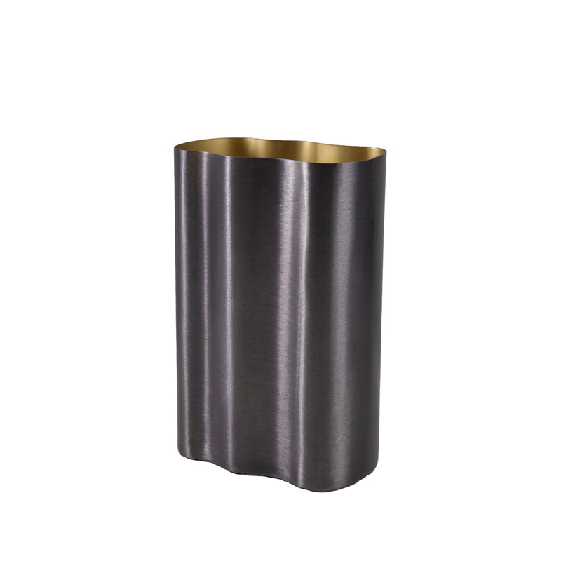 Vase en acier inoxydable Serene Spaces Living Ripple, H 8 po x l 3,2 po x P 3,2 po