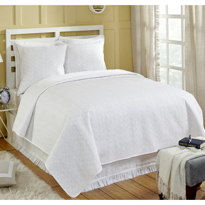 Modern & Contemporary Cotton Sateen Chevron / Zig Zag Quilt