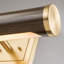 Lumière moyenne en bois foncé