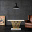 Table d'entrée de luxe, console de couloir avec finition dorée élégante et rangement spacieux pour les intérieurs modernes