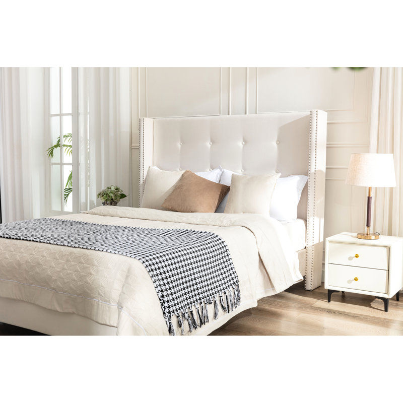Cadre de lit très grand traditionnel avec tête de lit haute de 54 po, capitonnage à boutons à la main, oreilles à oreilles, base en métal, sans sommier, assemblage facile pour la chambre à coucher avec cadre de taille Grace, garniture en velours, bois massif