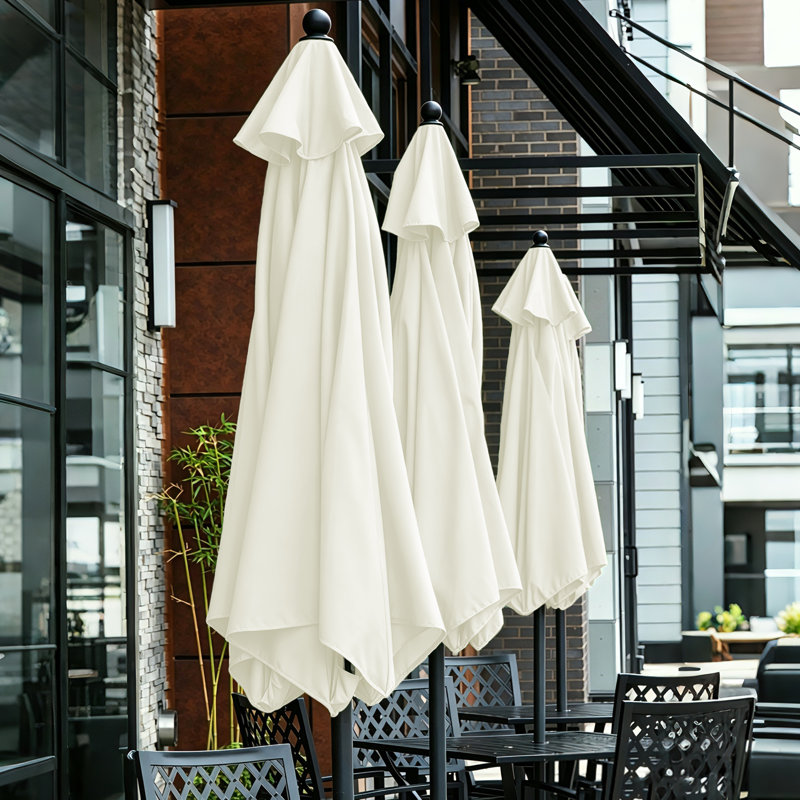 Parasol de patio 7,5 pi avec inclinaison et manivelle pour table d'extérieur Keiwarren, Beige