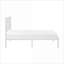 Structure de lit plateforme simple en métal, aucun sommier nécessaire, tête de lit en fausse canne blanche, style côtier décontracté pour la chambre à coucher