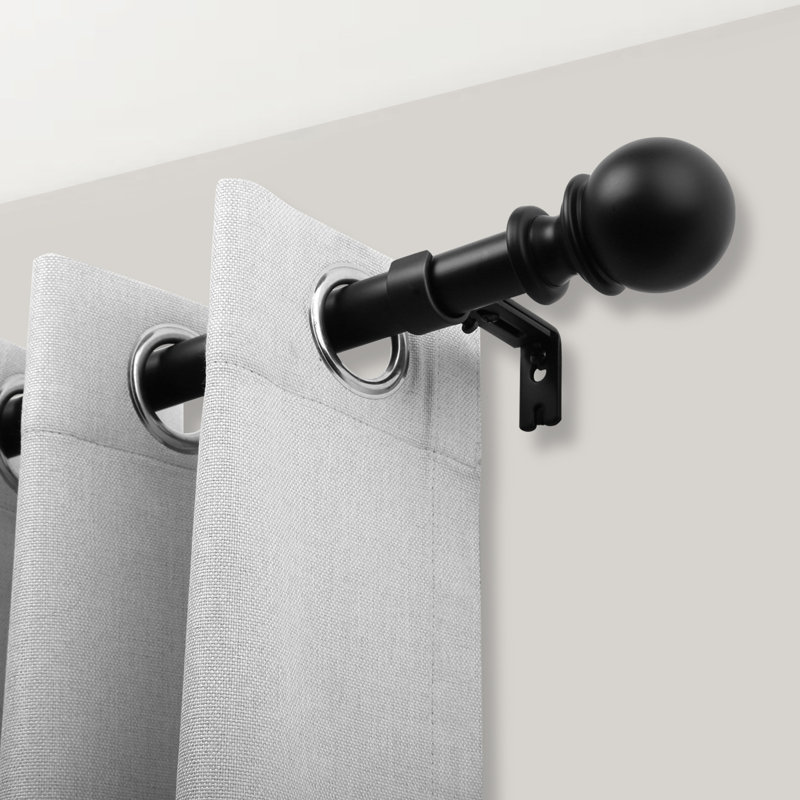 Tringle à rideaux ajustable robuste de 1 po avec embouts sphériques Danikah, 66" - 120", Noir mat