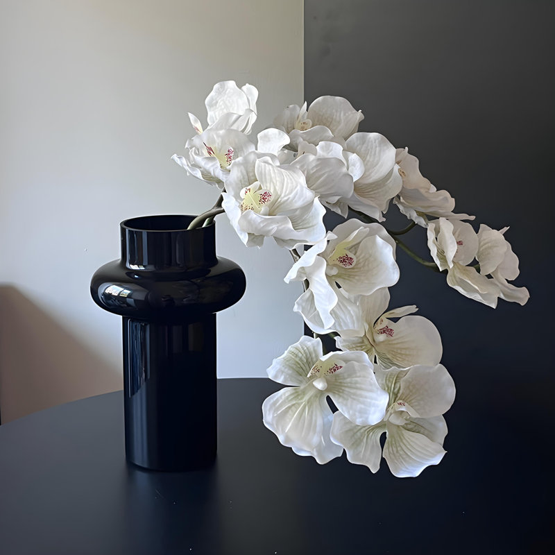 Ornements de fleurs simulées