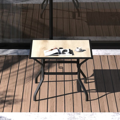 Table de salle à manger carrée beige avec cadre en métal et ouverture pour parasol - Élégante pour les espaces extérieurs Fente supérieure imperméable pour une expérience agréable dans le jardin, la cour, le porche, le balcon