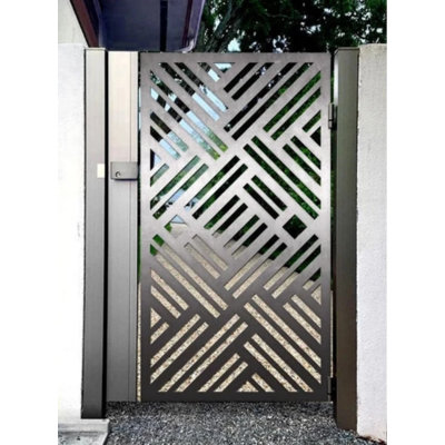 BLACK Metal Gate