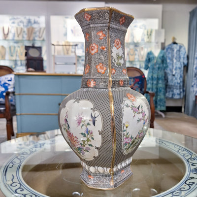 Porcelaine Vase Spring Whisper
