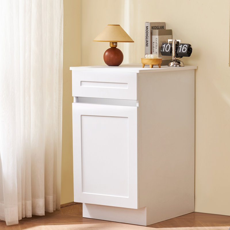 Armoire Shaker, 18"