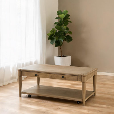 Table basse en bois massif sable avec tiroirs de rangement et roulettes, transitionnel décontracté