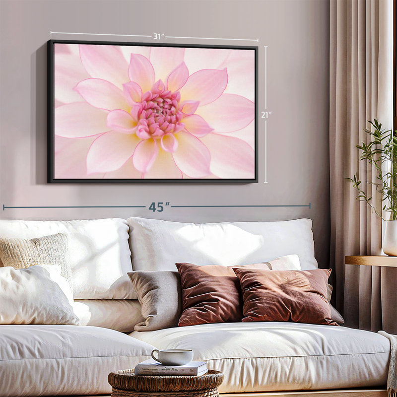 Impression sur toile de pétales rose clair, H 21 po x l 31 po
