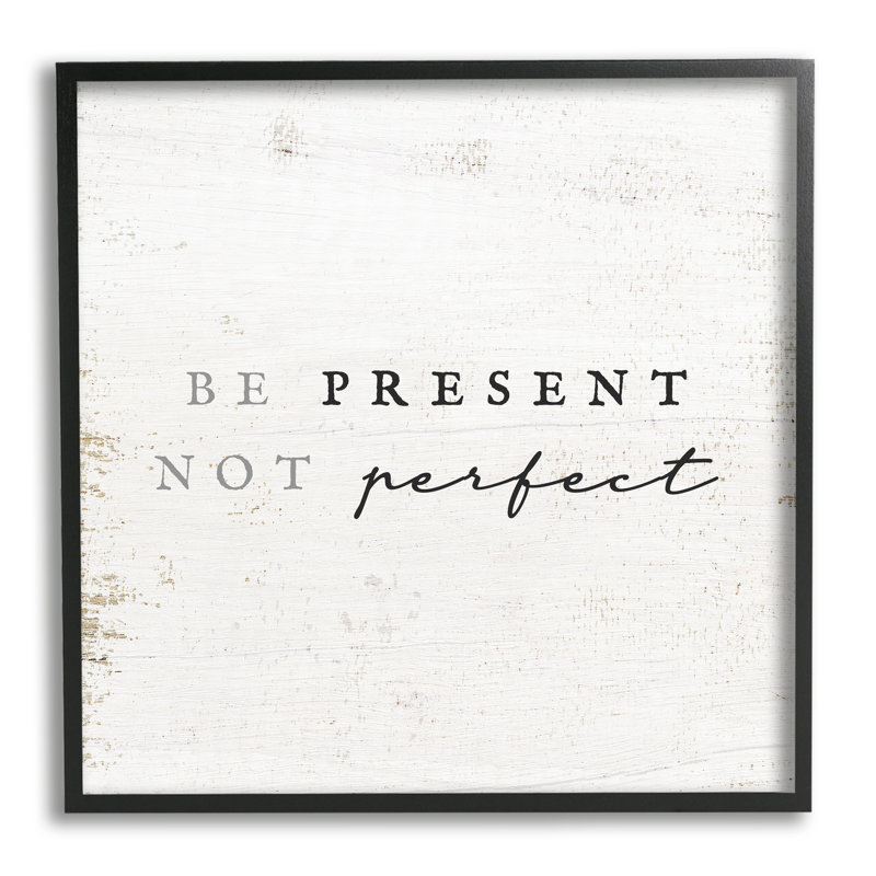 «Présent pas parfait», impression encadrée sur bois, Giclée encadrée noir minuit, H 12 po x l 12 po x P 1,5 po