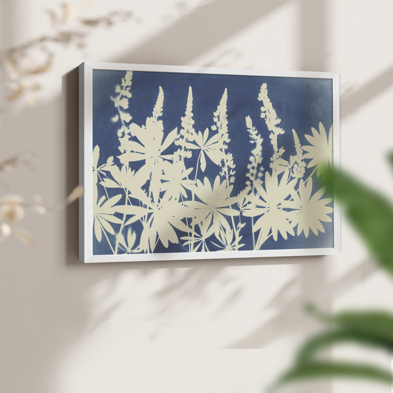 Joli lupin - reproduction encadrée, H 16 po x l 20 po, Blanc
