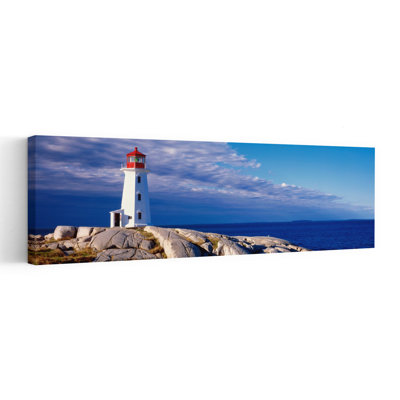 Vue en contre-plongée d'un phare, Peggy's Cove, Nouvelle-Écosse, Canada, art contemporain abstrait, art mural côtier