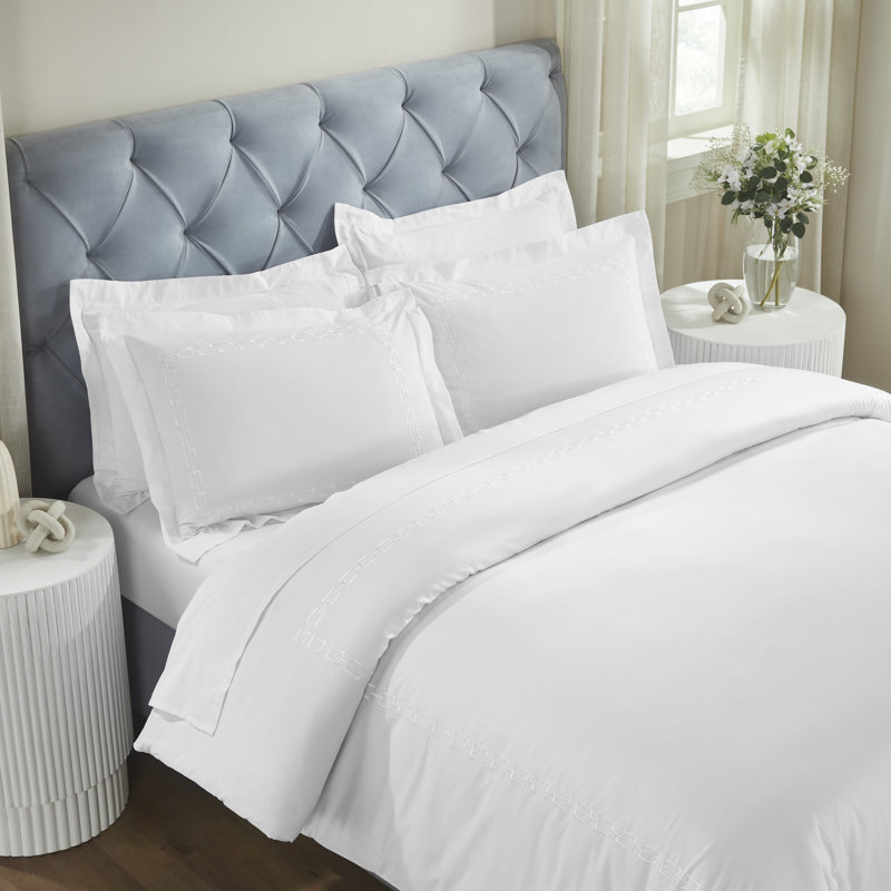 Superior Chain Links Cotton Embroidered 3 Piece Duvet Cover Set , Queen Duvet Cover + 2 Shams, White