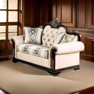 Causeuse Catie 66 po, beige, garniture cloutée, bois massif brun cerise