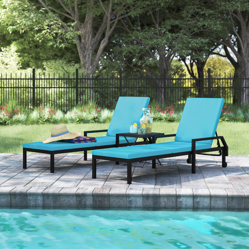 Ensemble de chaises longues inclinables de 68,1 po avec coussins Bensley, Bleu, Noir