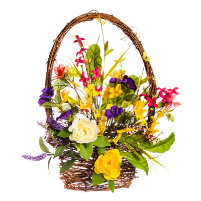 Arrangement de fleurs mélangées dans un panier