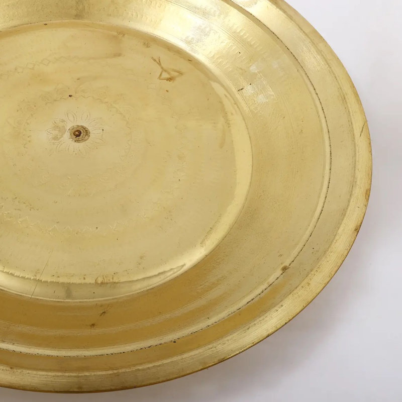 Assiette de présentation rituelle en laiton fabriquée à la main Varada, bol décoratif traditionnel Parat
