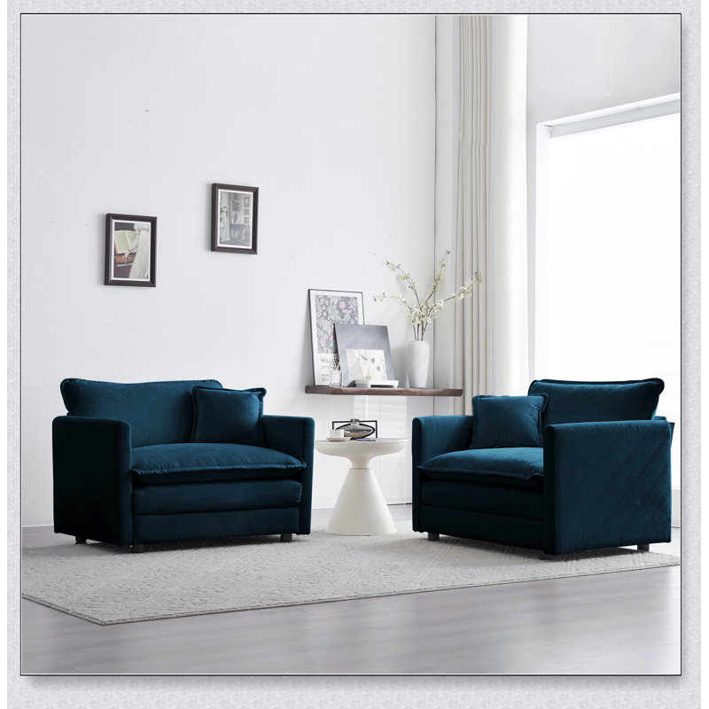 Luxueux ensemble de chaises d'appoint rembourrées en chenille, parfait pour ajouter confort et style à n'importe quel salon avec coussins décoratifs bleus