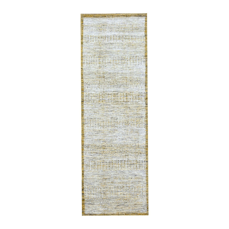 Tapis de couloir 100% laine 2 pi 7 po x 8 pi 2 po blanc neige avec motif jaune doré, noué à la main, oxydé et patiné avec des chaînes exposées