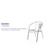 Chaise empilable commerciale en aluminium pour l'intérieur et l'extérieur avec dossier à trois lattes et accoudoirs