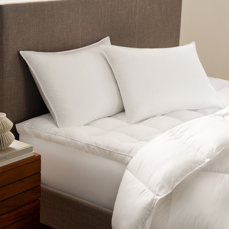 King Size White Hypoallergenic Polyester Bed Pillows (Set of 2)