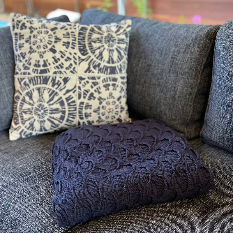 Texstyles Knitted Throw Blanket