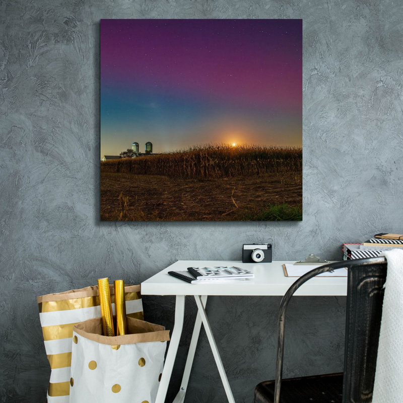 «Aurora Borealis Over Farm» par Epic Portfolio, art mural sur toile, 26 po x 26 po, H 26 po x l 26 po