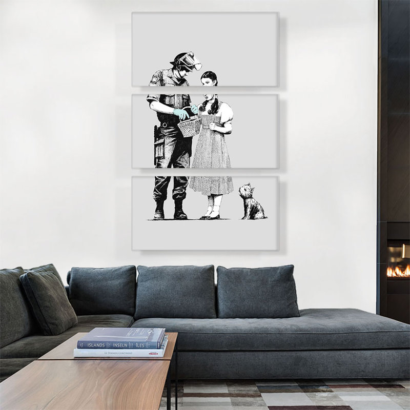 "Dorothy Police" par Banksy - ensemble de 3 impressions sur toile tendue, H 60 po x l 40po x P 1,5 po