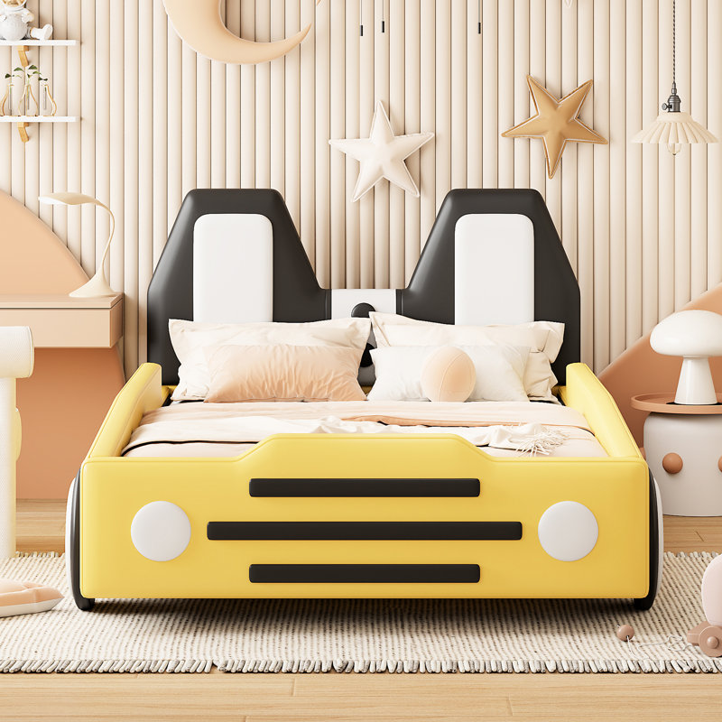 Lit plateforme jaune en forme de voiture de course simple avec construction robuste et roulettes - voiture de repos élégante et stable offrant un sommeil relaxant