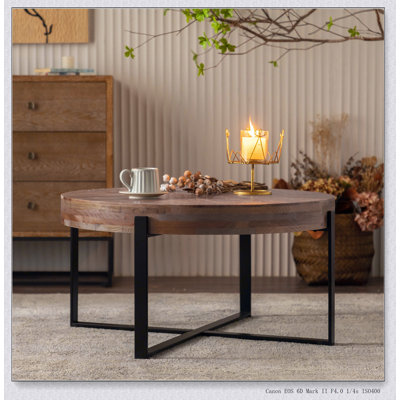 Table basse épissée moderne rétro avec plateau en bois de sapin et pieds croisés