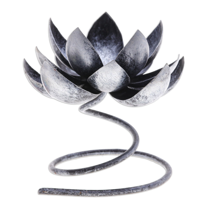 Photophore en fer et fer à la main Novica Lotus