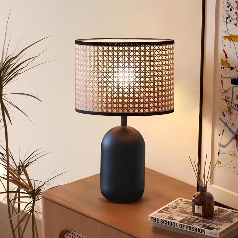 Lampe de table en rotin avec base en métal
