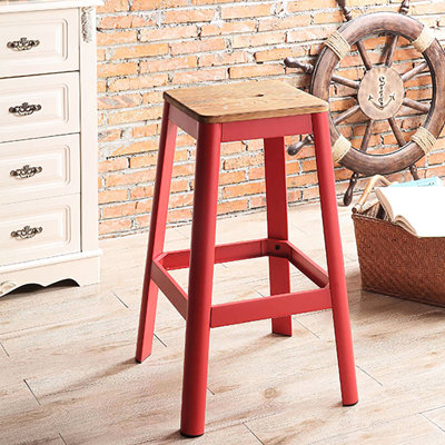 Chaise de bar rouge avec siège naturel et pieds robustes en métal pour le décor des sièges de chambre à coucher