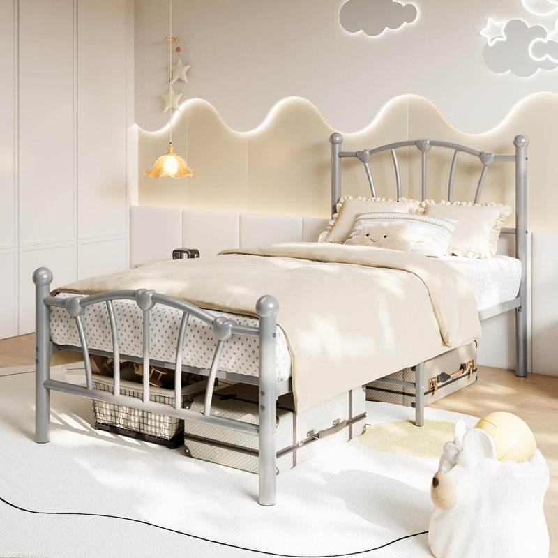 Heart-Shaped Metal Bed Frame – Heavy-Duty Sturdy Design, 600 Lbs Capacity, Gray, Size