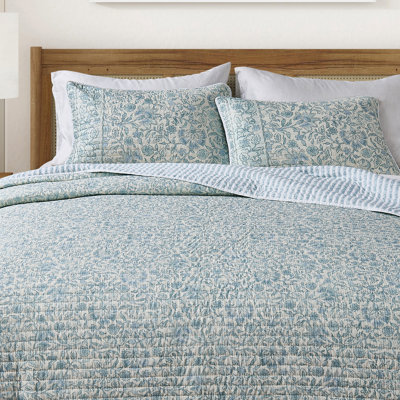 Blue Border Floral Quilt Set With Shams