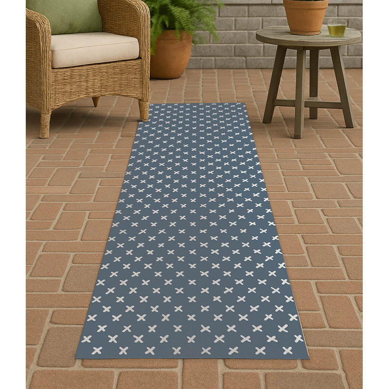 Criss Cross Non-Slip Outdoor Rug, Runner 2'6" x 8'
