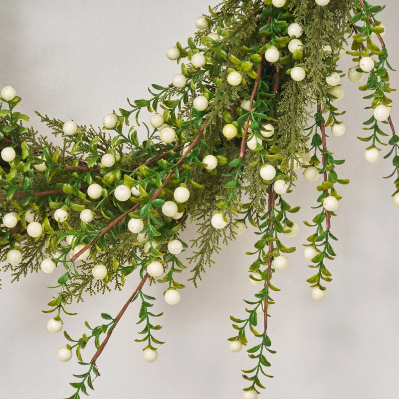 Couronne de Noël crème et baies de cèdre