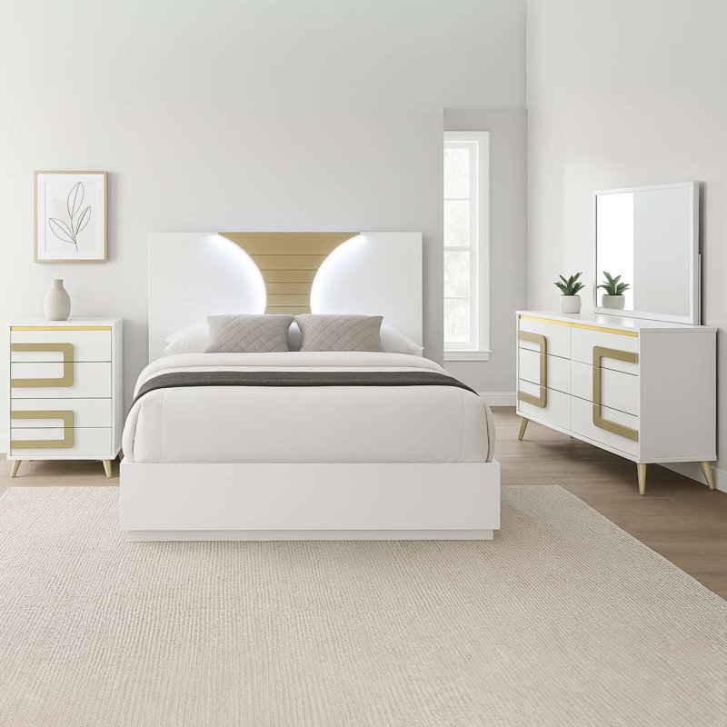 Ensemble de chambre avec très grand lit 4 pièces avec tête de lit, commode, miroir et commode à DEL de couleur blanche et dorée