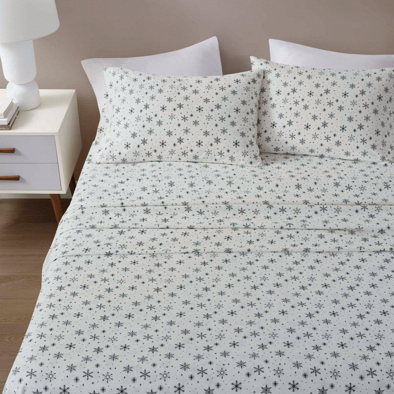 4 PCS Sheet Set Black Snowflakes, Full Coverlet + 3 Additional Pieces