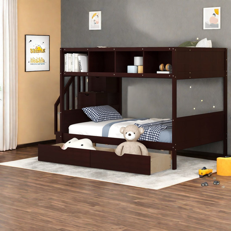 Lits avec rangement, lit simple en bois au dessus d'un lit double, chambre familiale moderne