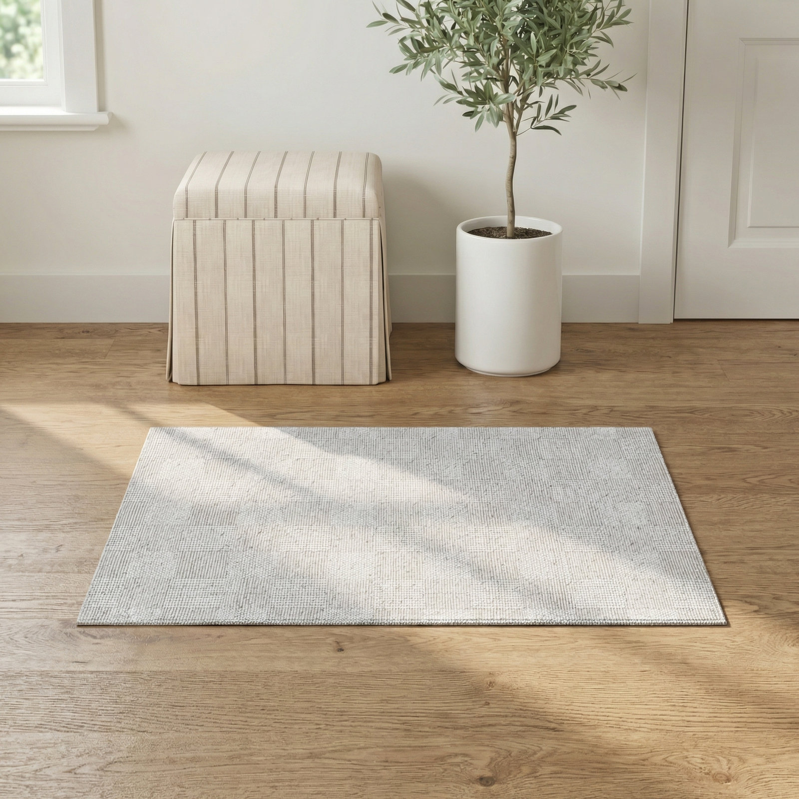 Becker Off-White Black Hand-Woven Geometric Wool Rug, Rectangle 2' x 3'